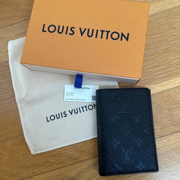 Louis Vuitton Passport Cover - Picture 1 of 13
